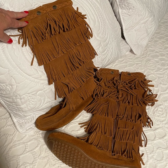 Minnetonka Shoes - Women’s boots